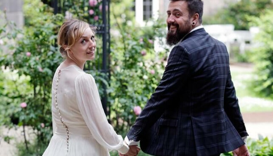 Lene og Poul prøvede eksperimentet i en af de tidligere sæsoner, og nu kaster otte nye singler sig også ud i eventyret. (Foto: DR/Jakob Mydtskov)