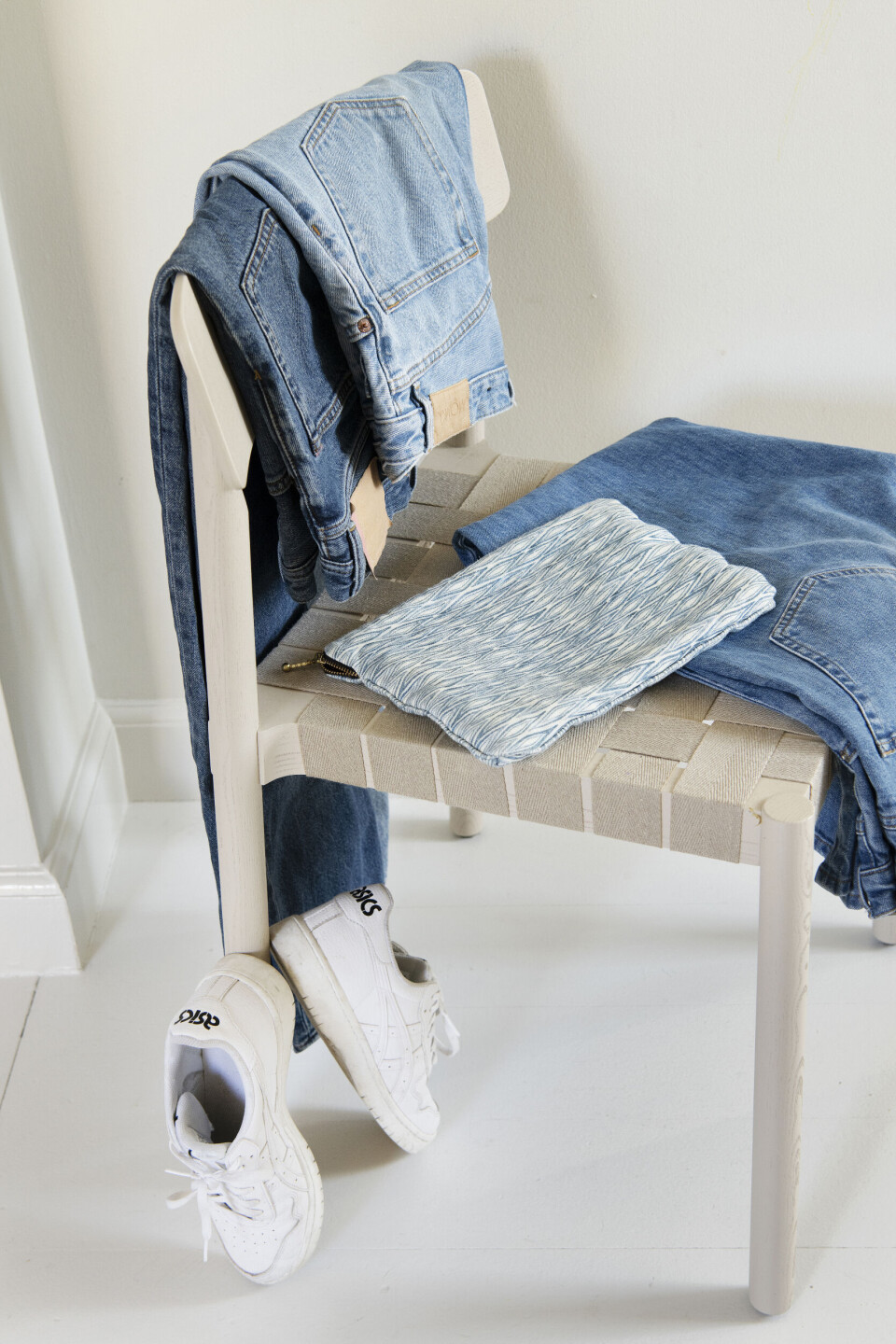 Maja-Flink-klaedeskab-jeans.jpg