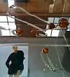 House Of Amber har indledt et nyt og spændende designsamarbejde med en ny designer, Louise Sigvardt. Selv udtaler House of Amber at de glæder sig over at kunne hjælpe en debutant på vej.
