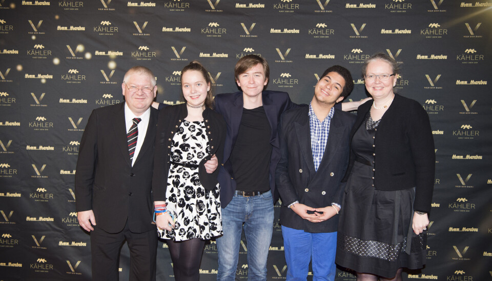 Rachel sammen med hele familien og en god ven af familien. (Foto: Anthon Unger)