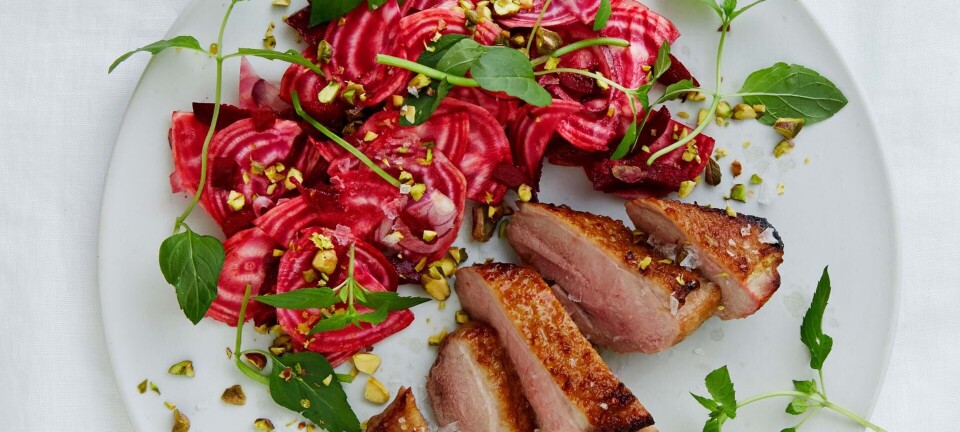 Andebryst med salat af bolchebede