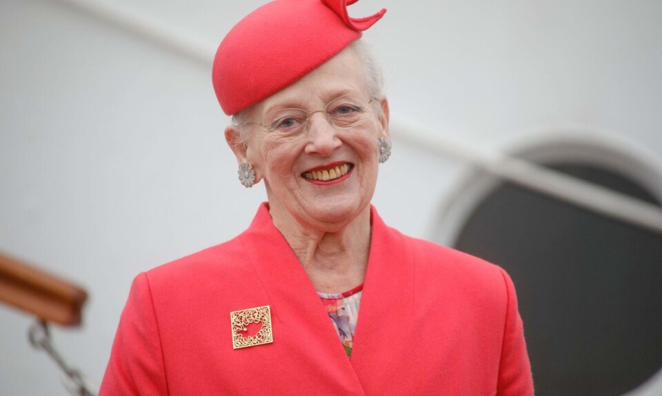 Dronning Margrethe smiler til kameraet