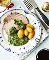 Skinke med flødespinat og brunede kartofler