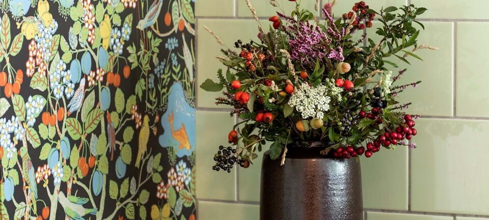 Tag blomstermarken med indenfor: I smukke Hornbækhus blomstrer både vægge og pynt