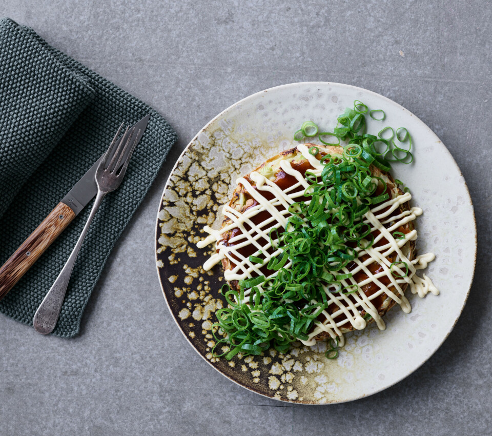 Nem opskrift på okonomiyaki med hvidkål