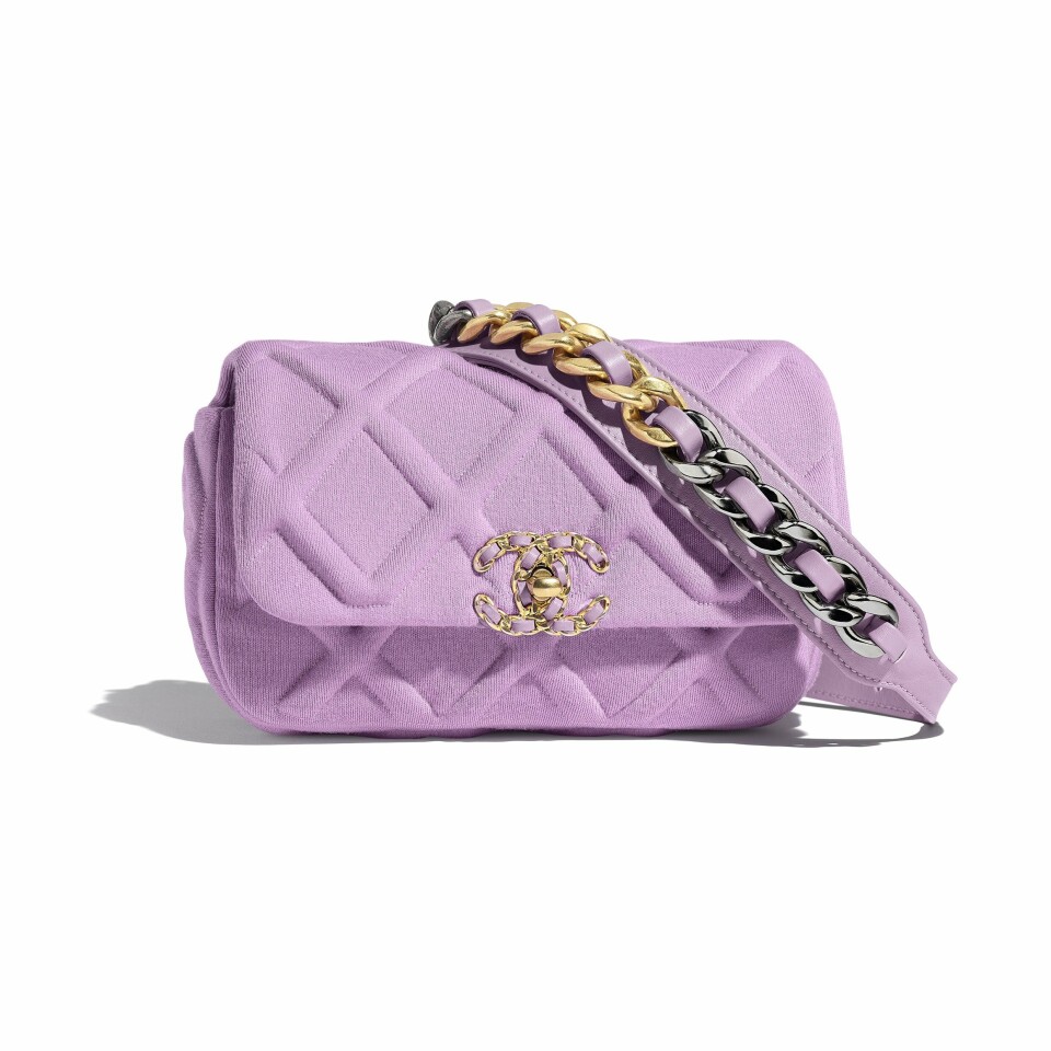 AS1163-B01904-N5459 The CHANEL 19 waist bag in mauve quilted jersey.jpg