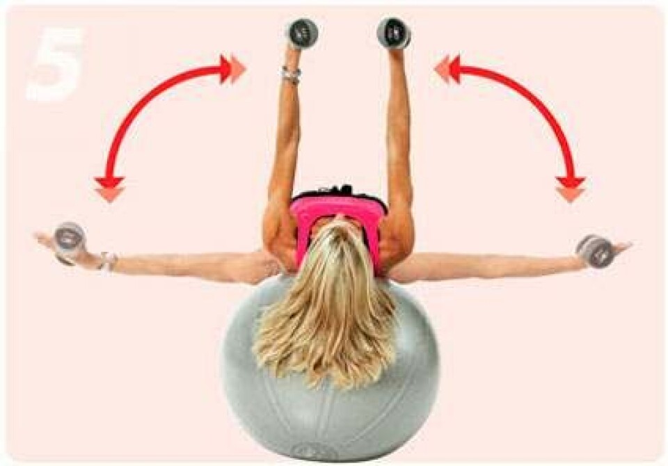 Se 8 øvelser med push-up effekt for brysterne