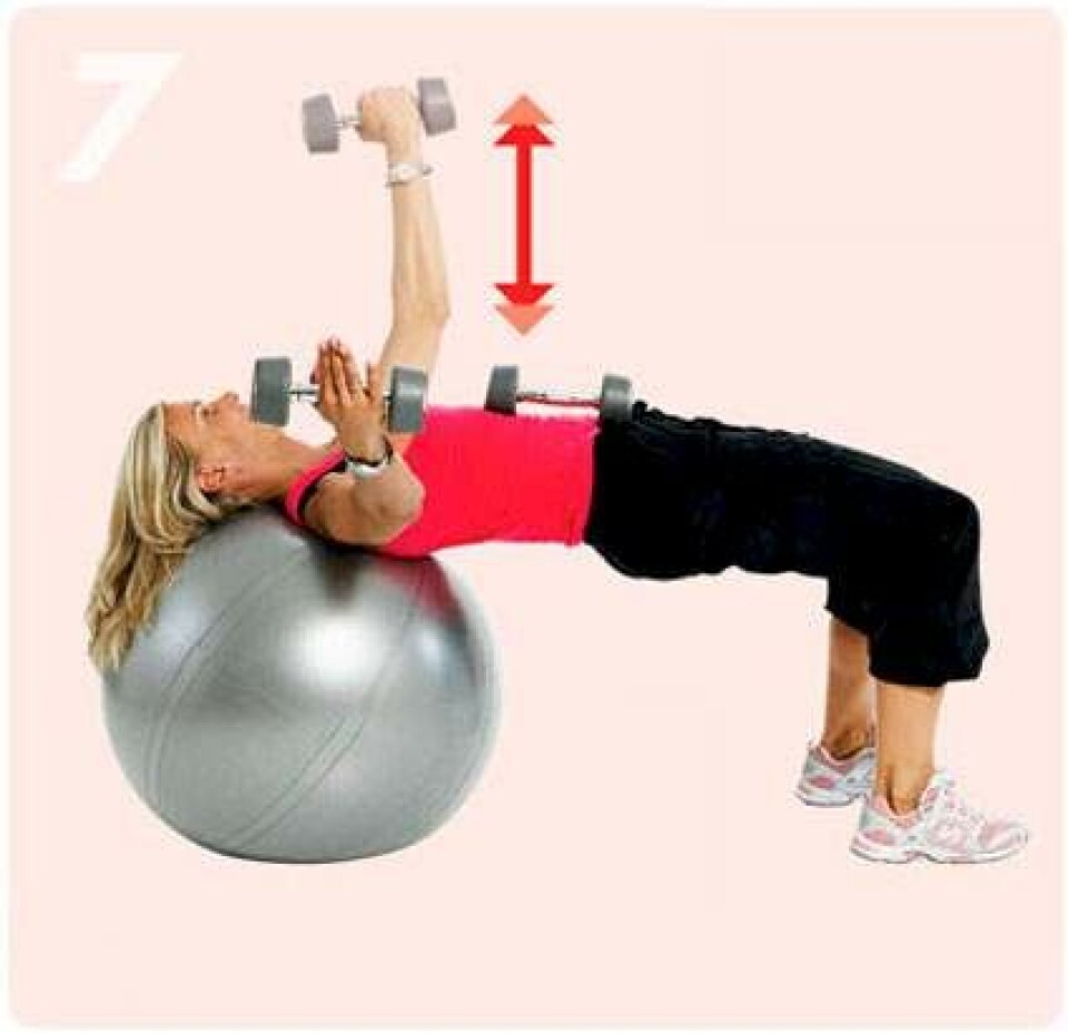 Se 8 øvelser med push-up effekt for brysterne