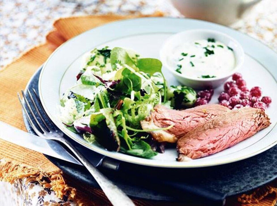 Krydderurtemarineret culottesteg med nye kartofler og aïoli