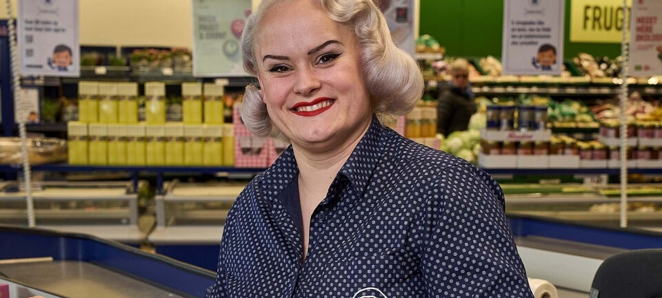 Finalist til Danmarks sødeste kassedame: Mia er blevet lidt af en lokal berømthed