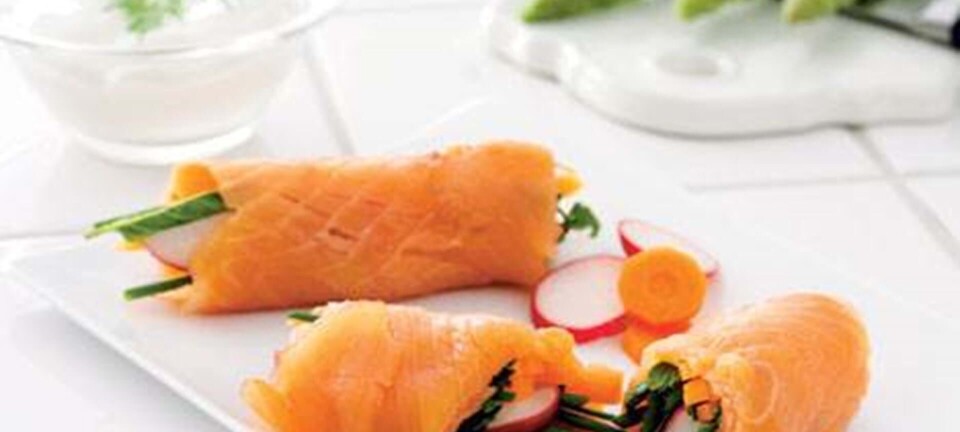 Kalorielet forret: Lakseruller med urter og citrondressing