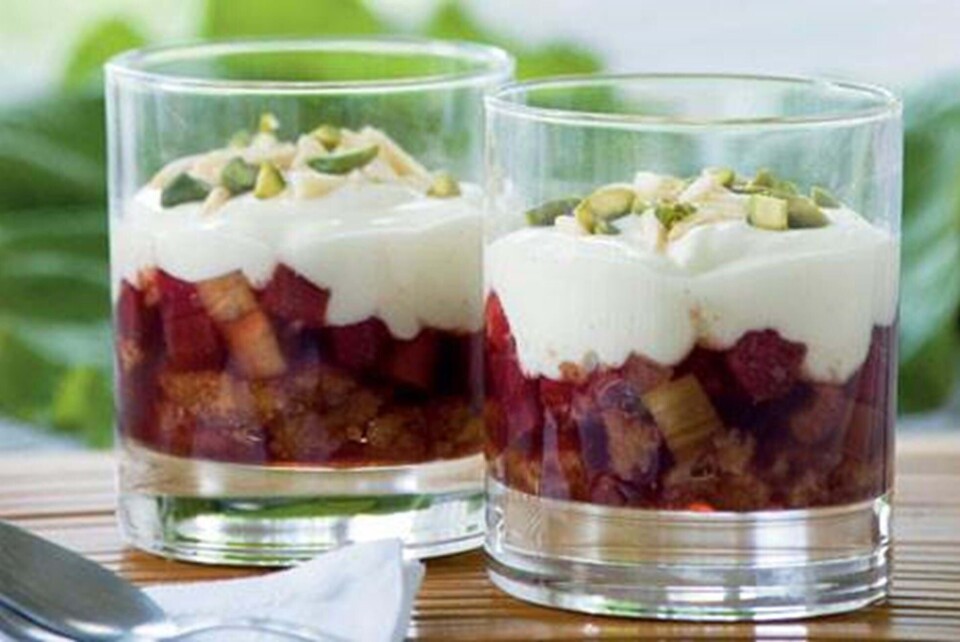 Rabarbertrifli med creme