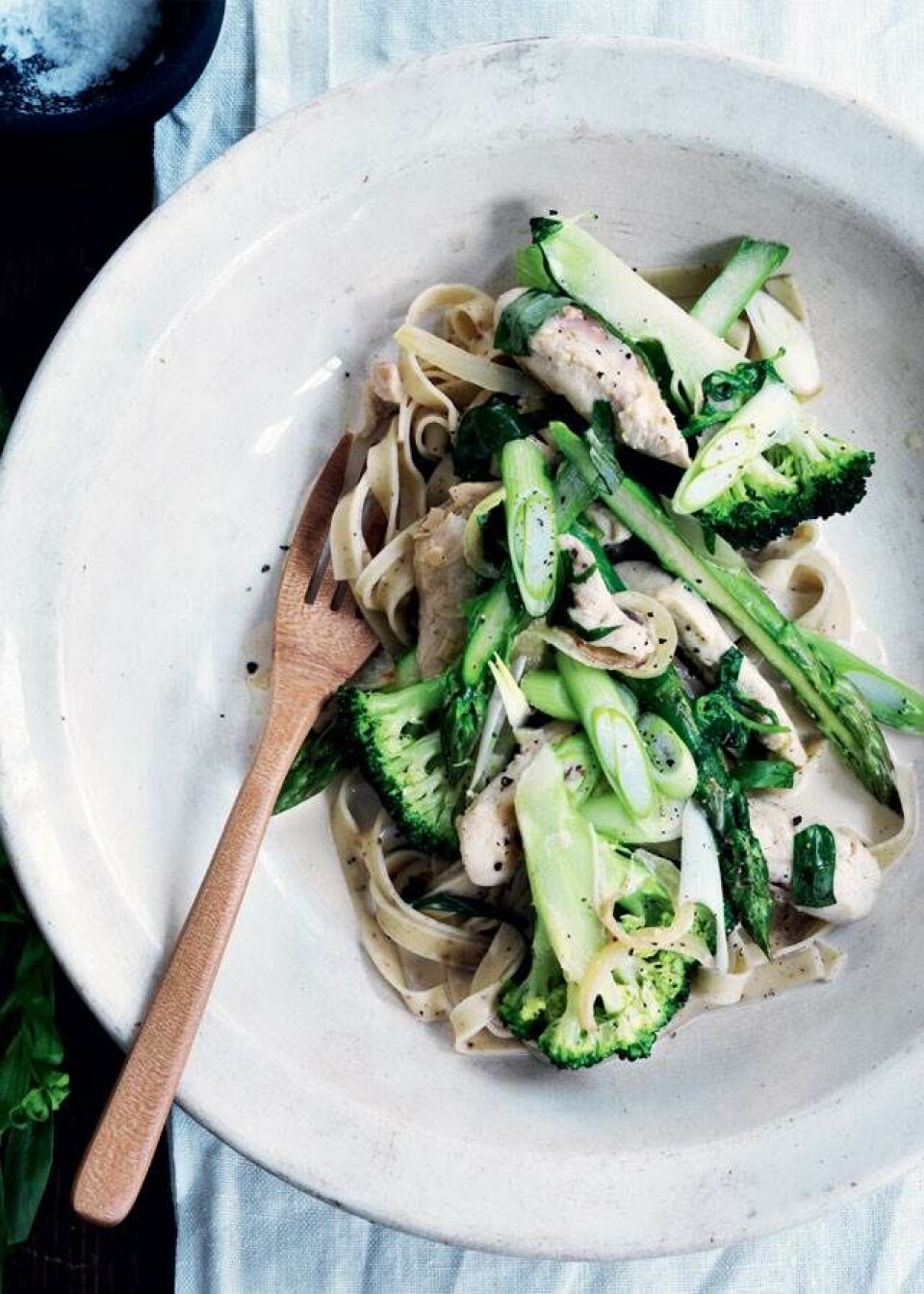 Pasta med asparges og estragon-kylling