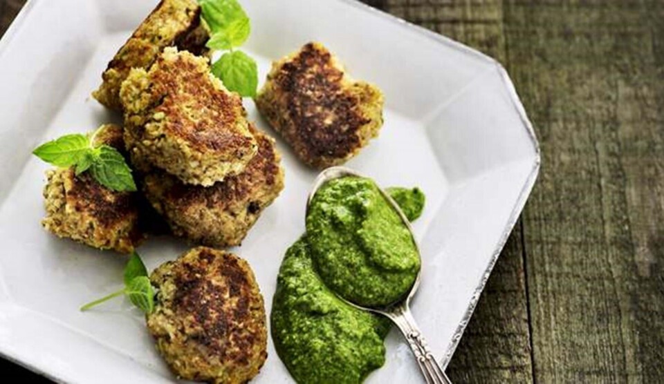 Opskrift på blomkålsdeller med spinatpesto