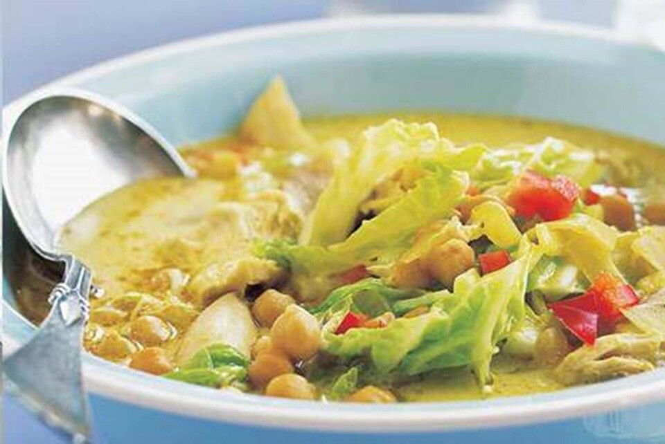 Kyllingesuppe med kikærter og karry