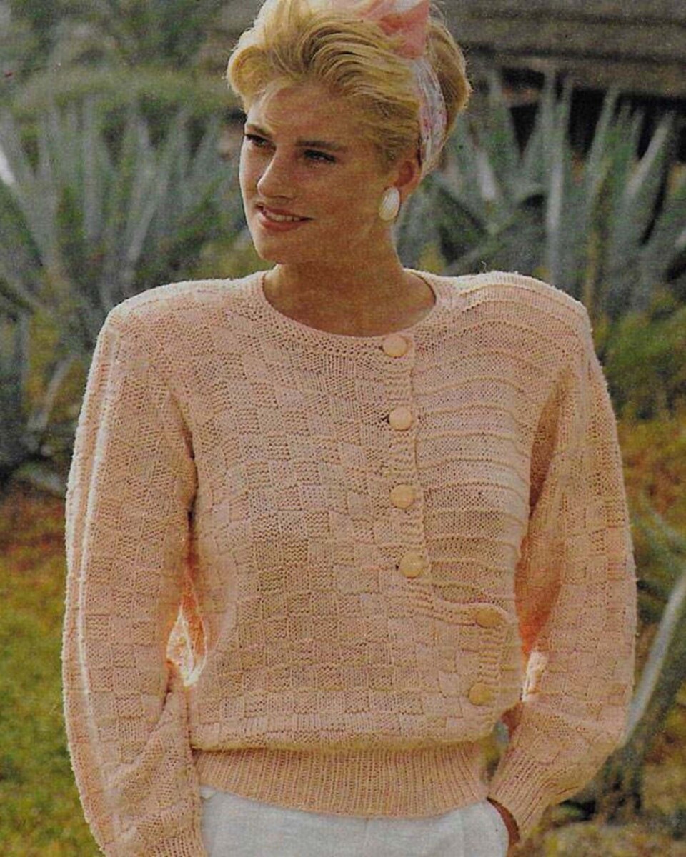 Skøn retro: Laksefarvet bluse med knapper