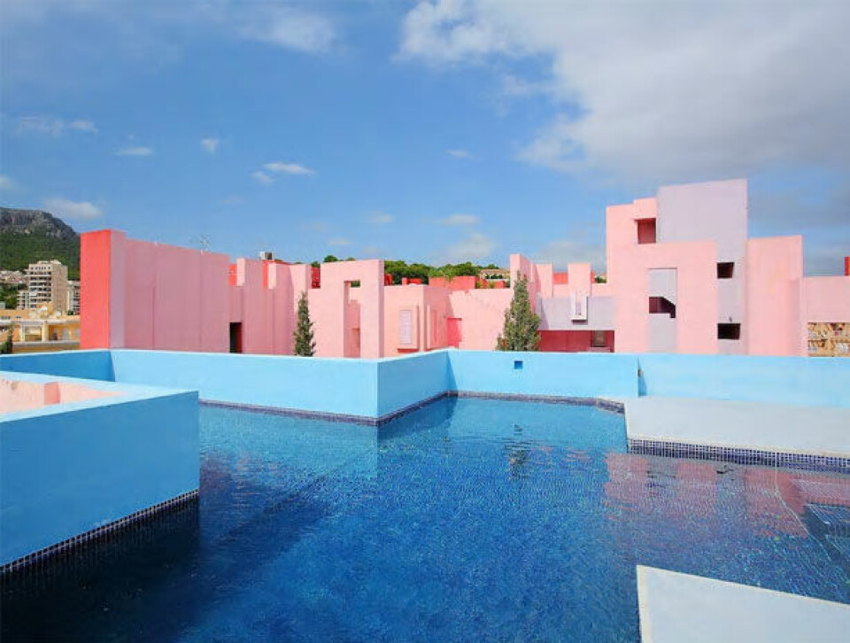 Muralla Roja af Ricardo Bofill