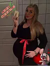 Den unge mor stråler i graviditeten, som hun snart kan begynde at se en ende på. (Foto: Privat)