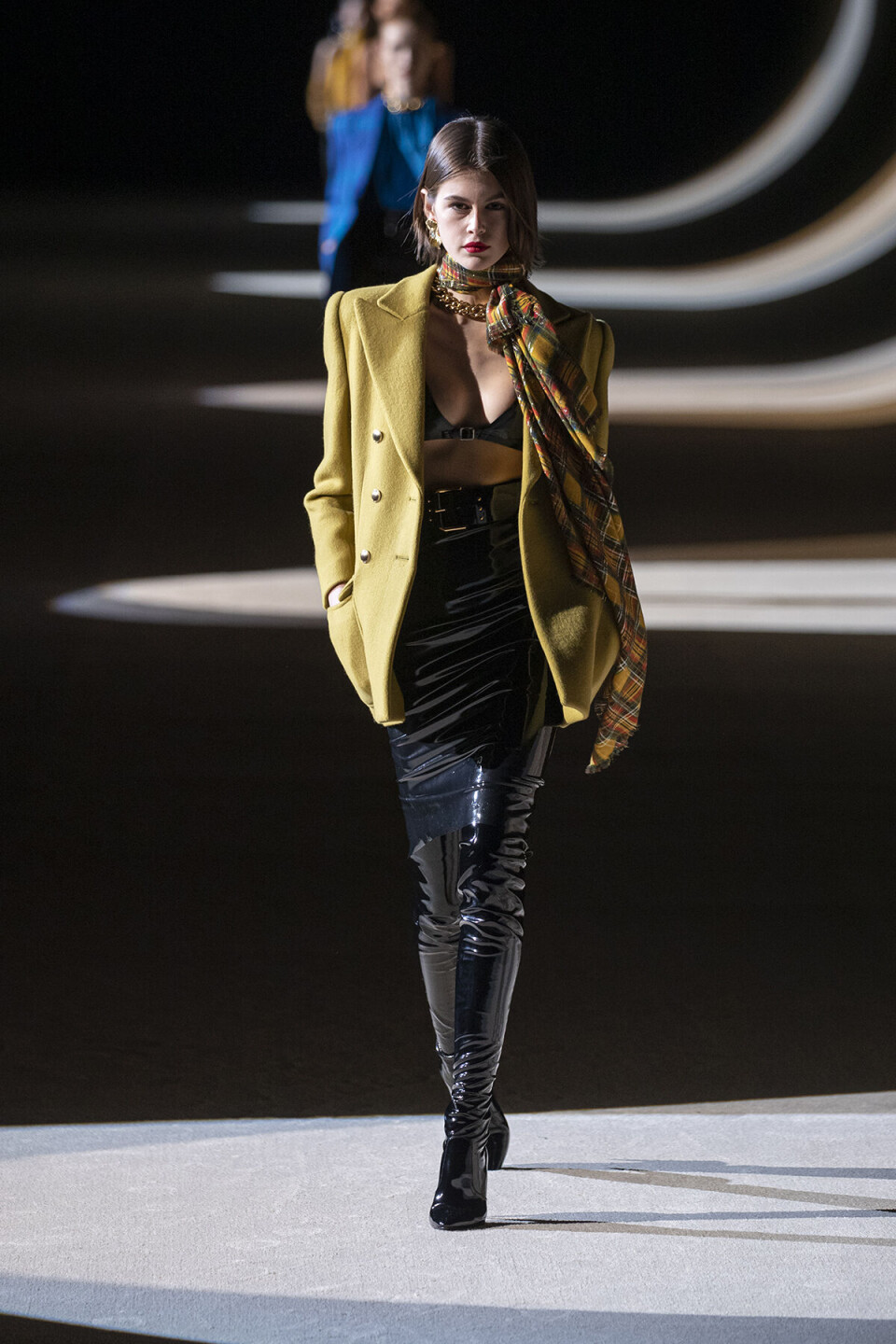 SAINT_LAURENT_WINTER20_RUNWAY_27_HR.jpg.jpg