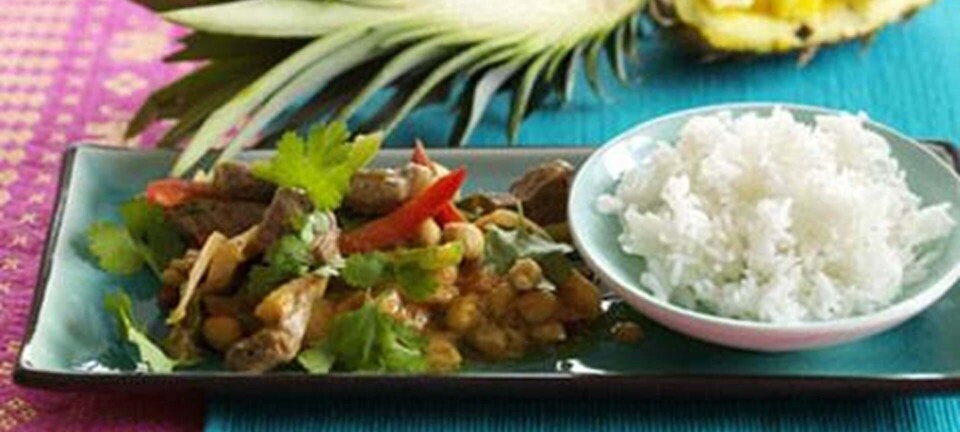 Kokosoksecurry med frisk ananas