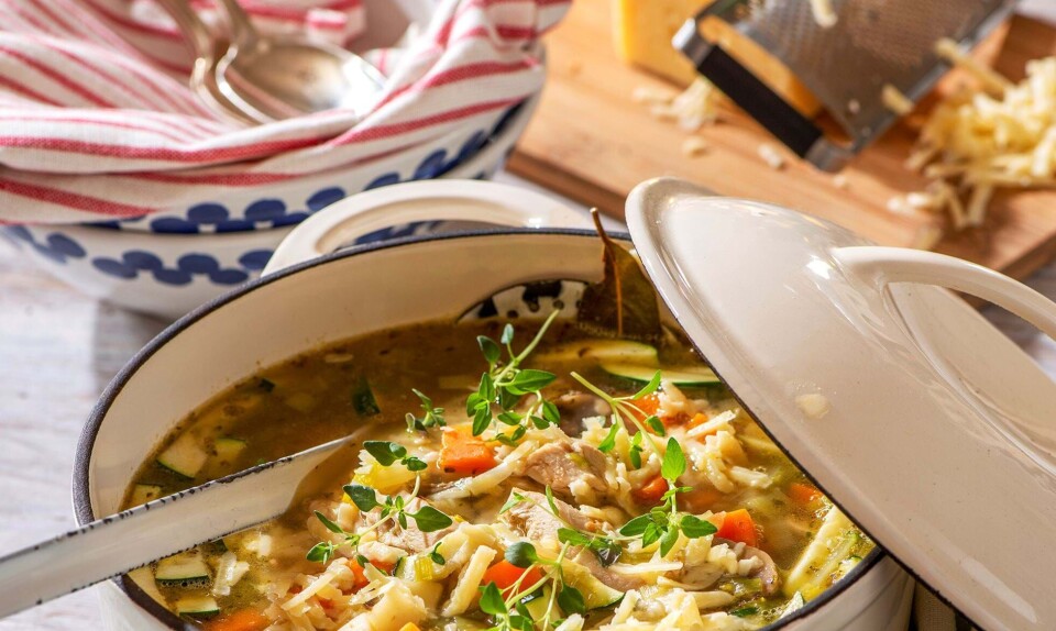 Suppe med kylling og parmesan