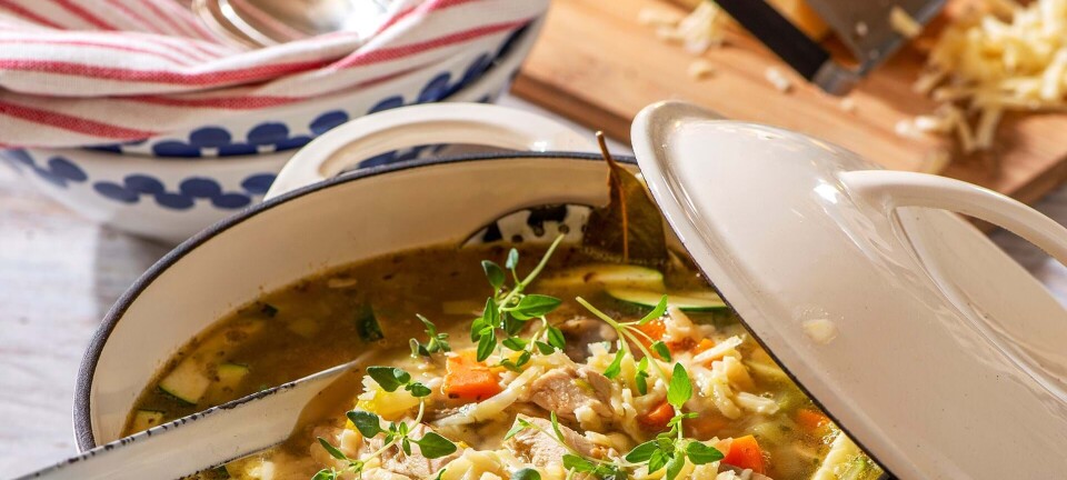Suppe med kylling og parmesan