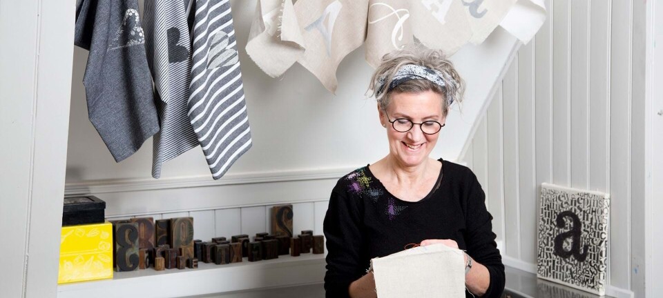 Amy broderer monogrammer: Lidt kongelig har man vel lov at være