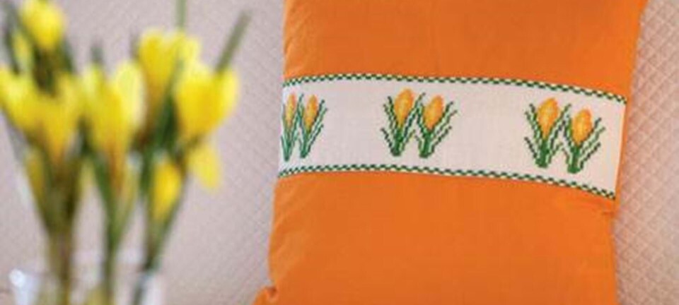 Brodér forårsfin pude med gule krokus