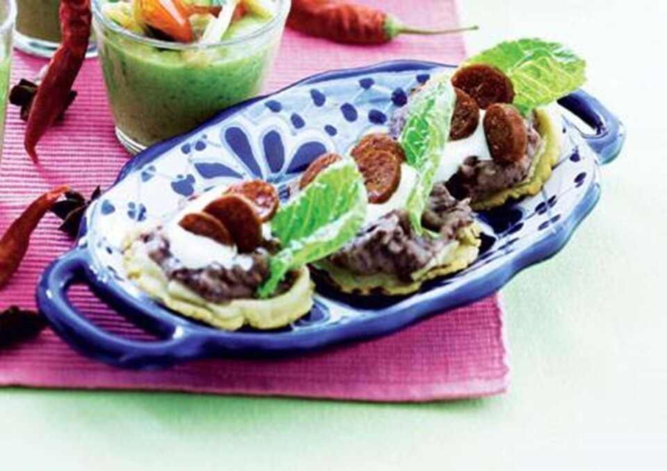 Sopes med bønner og chorizo