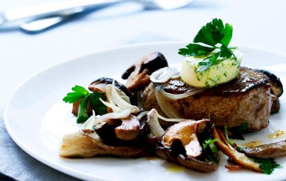 Opskrift på grillet kalvemørbrad med svampe og citronsmør
