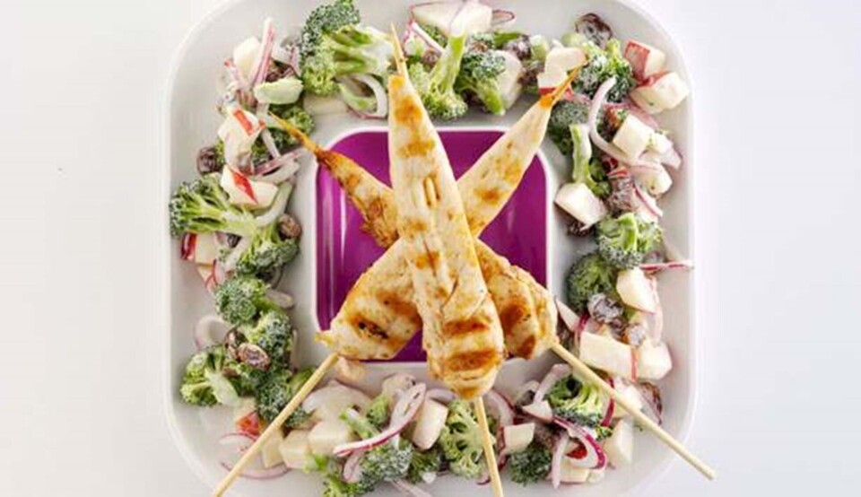 Opskrift på kyllingspyd & broccolisalat