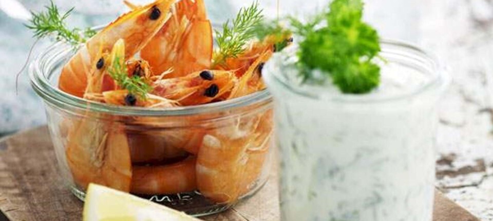 Friskpillede rejer med krydderurtesauce