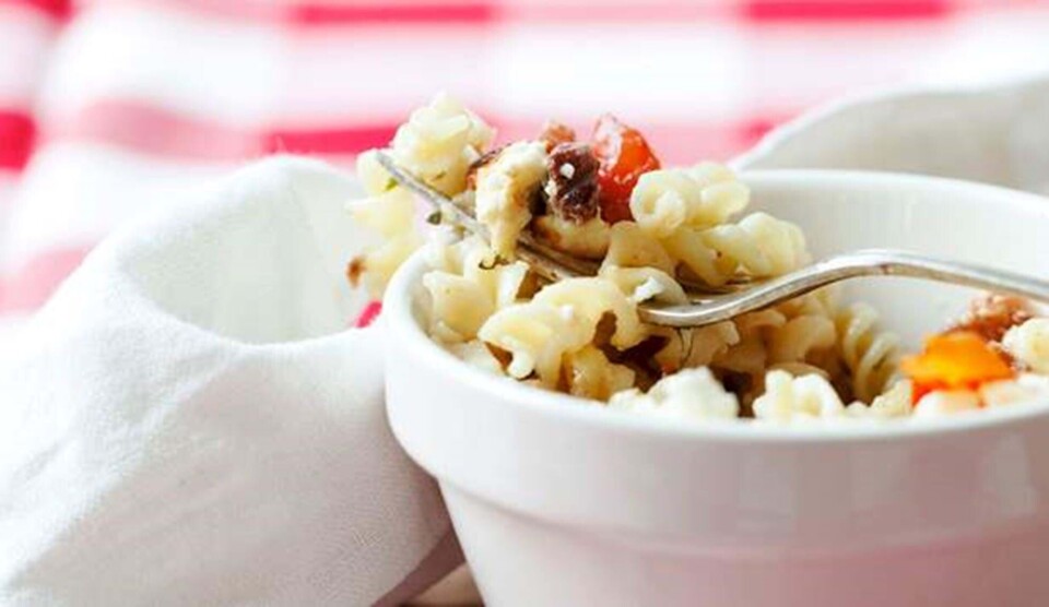 Opskrift på gratineret pasta med frisk tomat og bacon