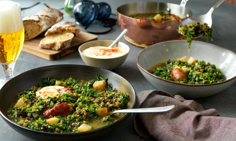 Grønkålssuppe med linser og chorizopølser