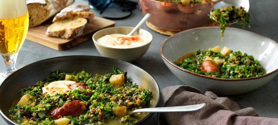 Grønkålssuppe med linser og chorizopølser