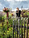 Rikke Lenz i blomstermarken.