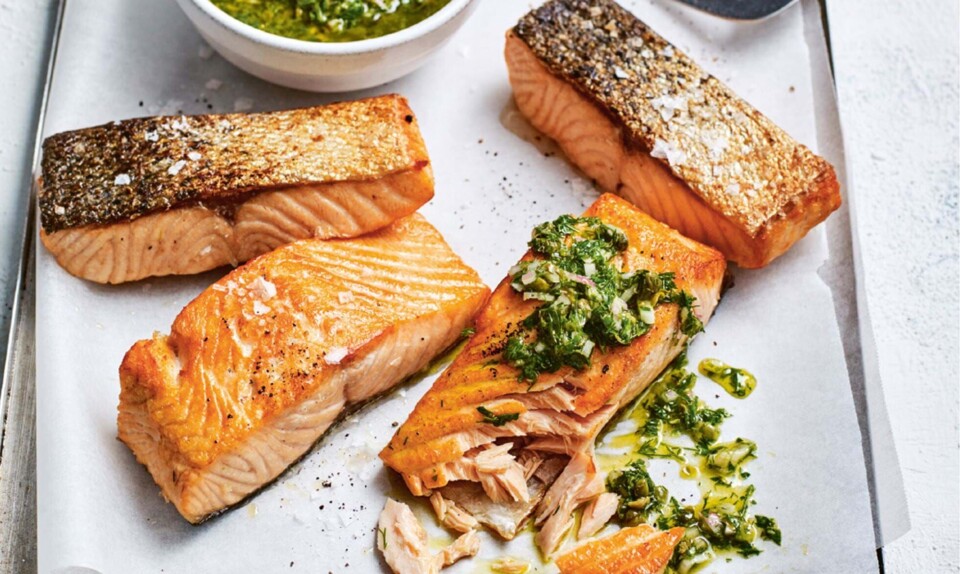 Laks med sprødt skind og salsa verde
