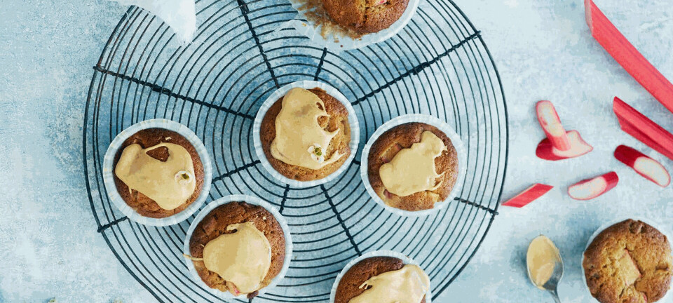 Rabarber muffins med hvid chokolade