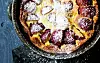 Blomme-clafoutis med kardemomme