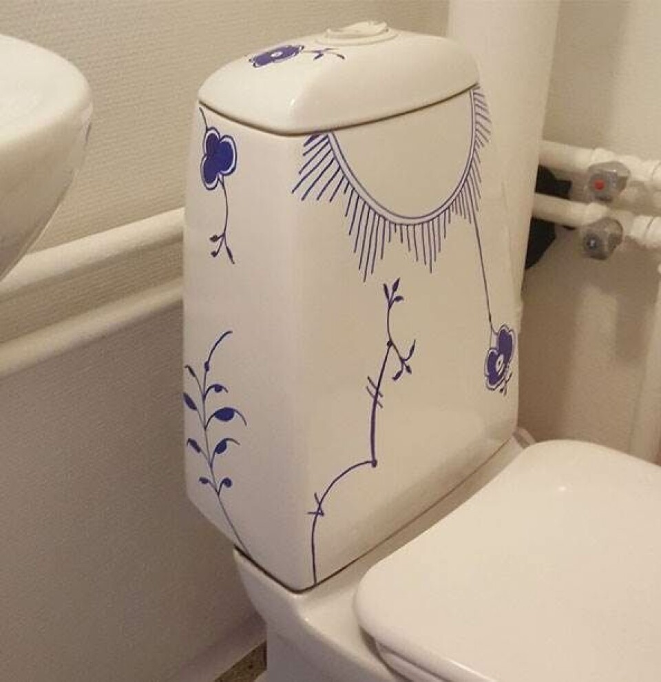 Mega mussel toilet