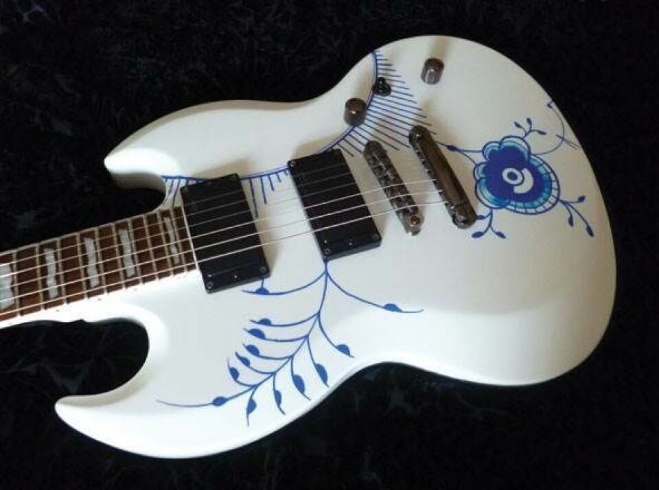 Mega mussel guitar