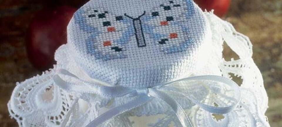 Brodér med sommerfugle