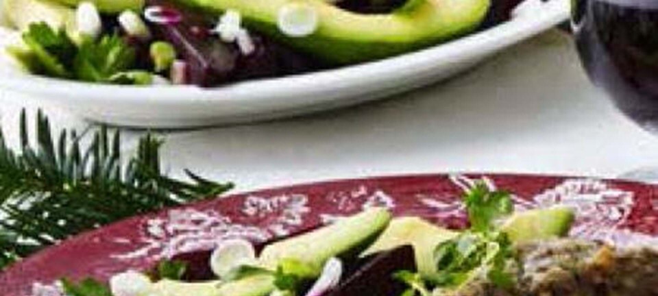 Bagt torsk med svampepanade og rødbede-advocado-salat