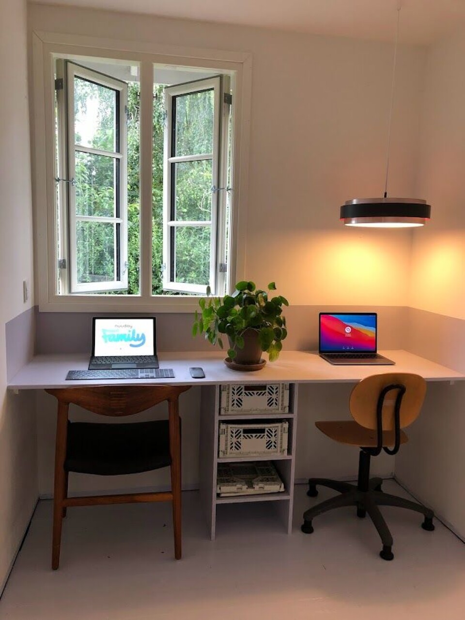 Tilbygningen, der tidligere var en veranda, er blevet til et fint kontor.