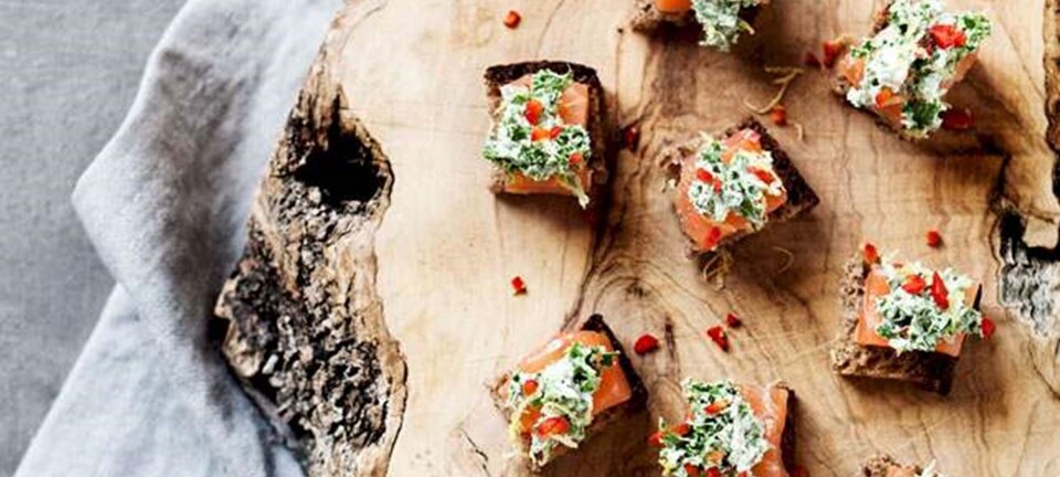 Røget laks og grønkål med wasabi