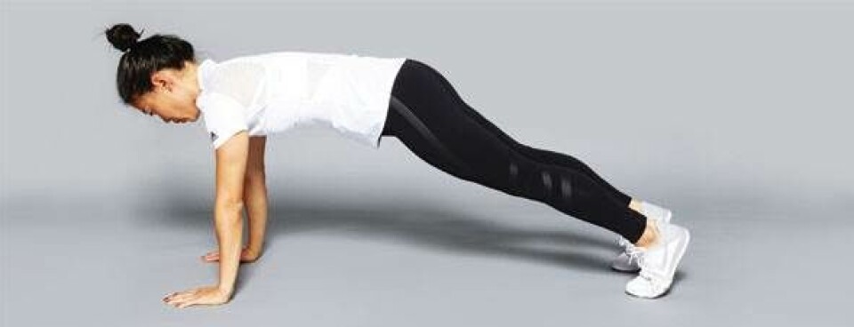 PLANK WALK-OUTS TIL PUSH-UPS