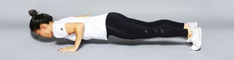 PLANK WALK-OUTS TIL PUSH-UPS
