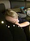 Melissas skønne søn, Joshua, taler og nusser med den gravide mave (Foto: Privat)