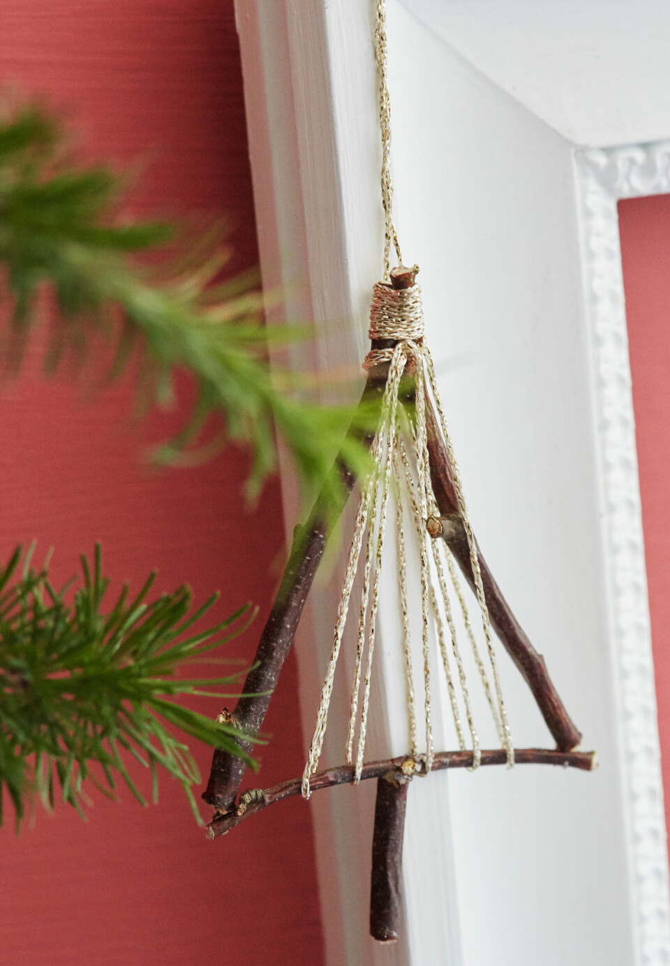 Juletræ med glimmer af birkegrene.