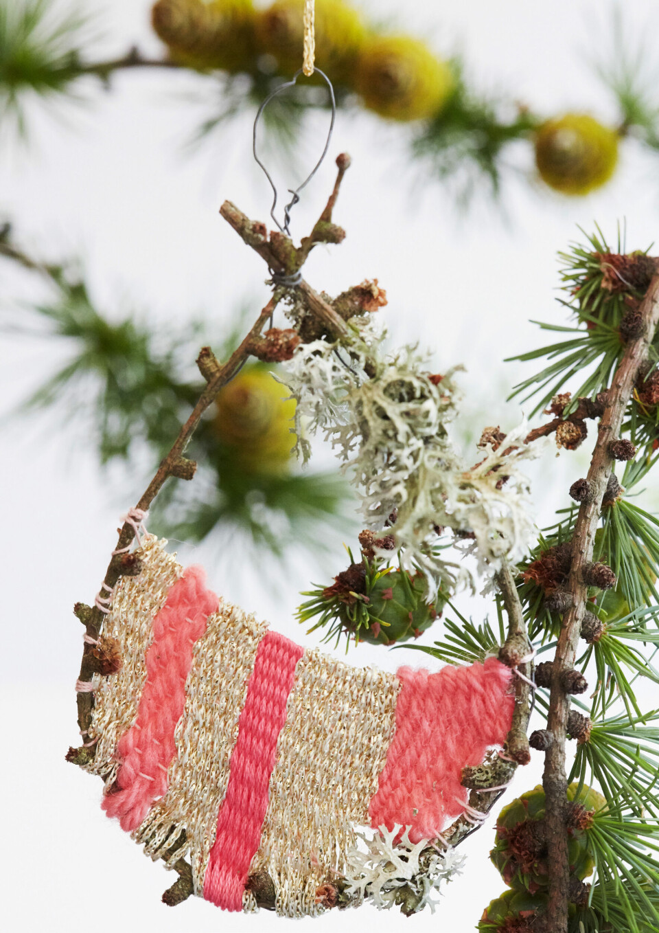 Lærkegrene med væv.